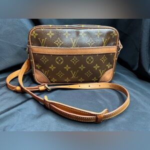 Louis Vuitton LV Trocadero 23 Monogram Bag with COA